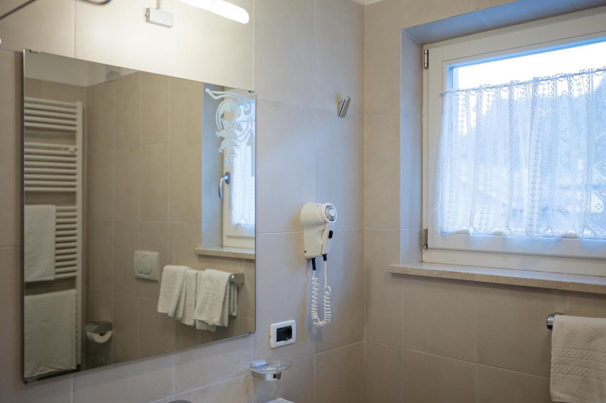 פוצה די פאסה Hotel Crepei מראה חיצוני תמונה